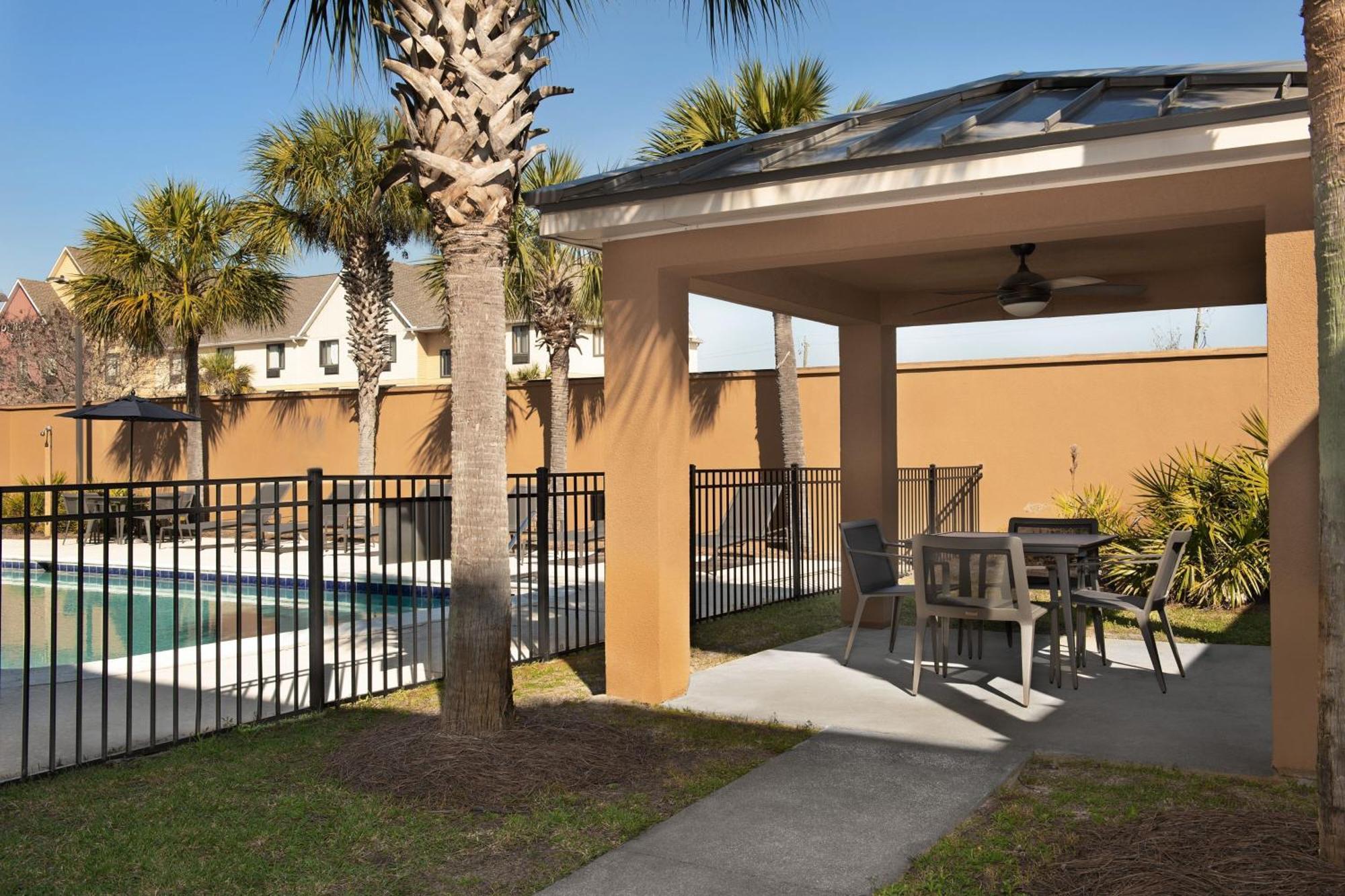Courtyard By Marriott Panama City Exterior photo