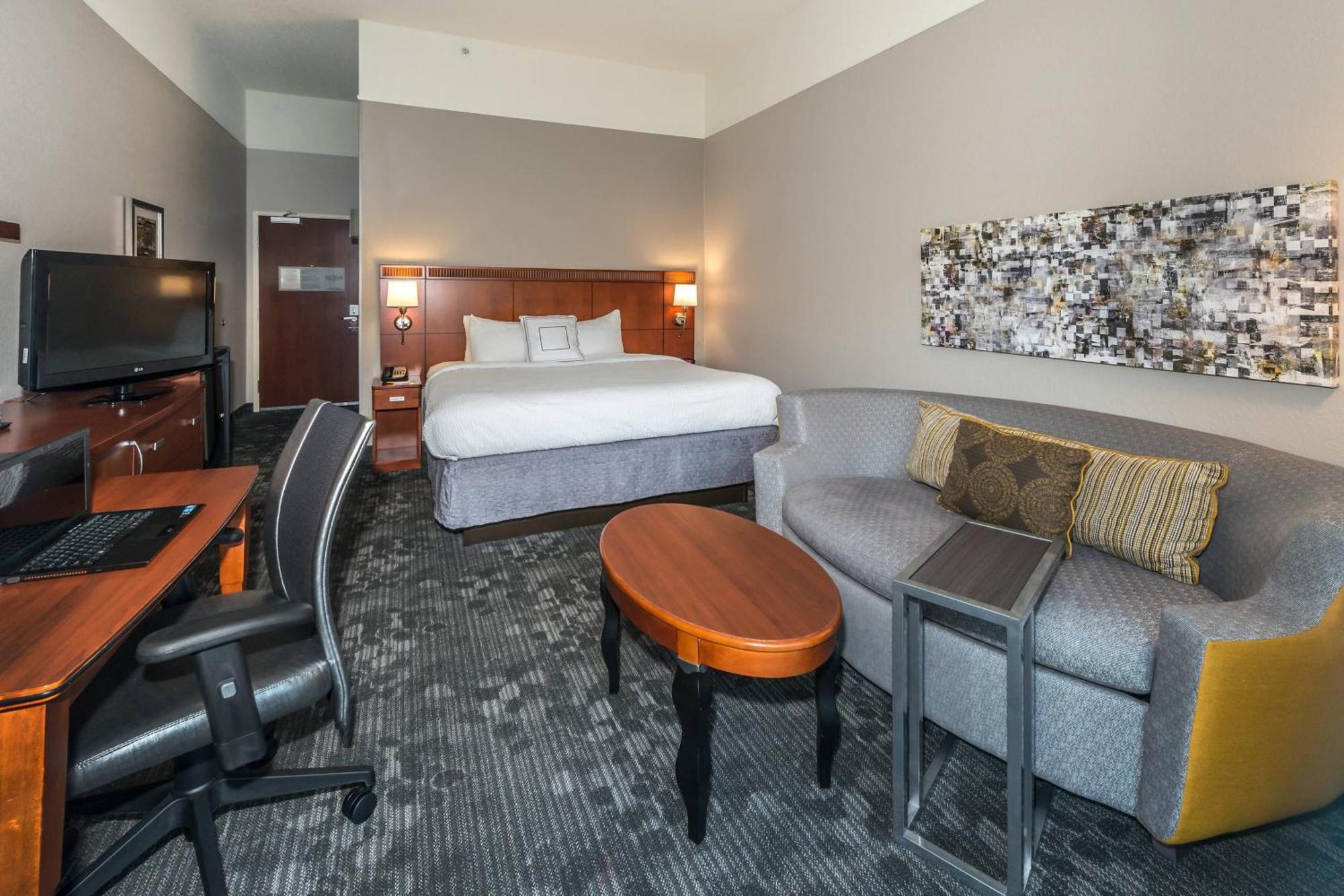 Courtyard By Marriott Panama City Exterior photo