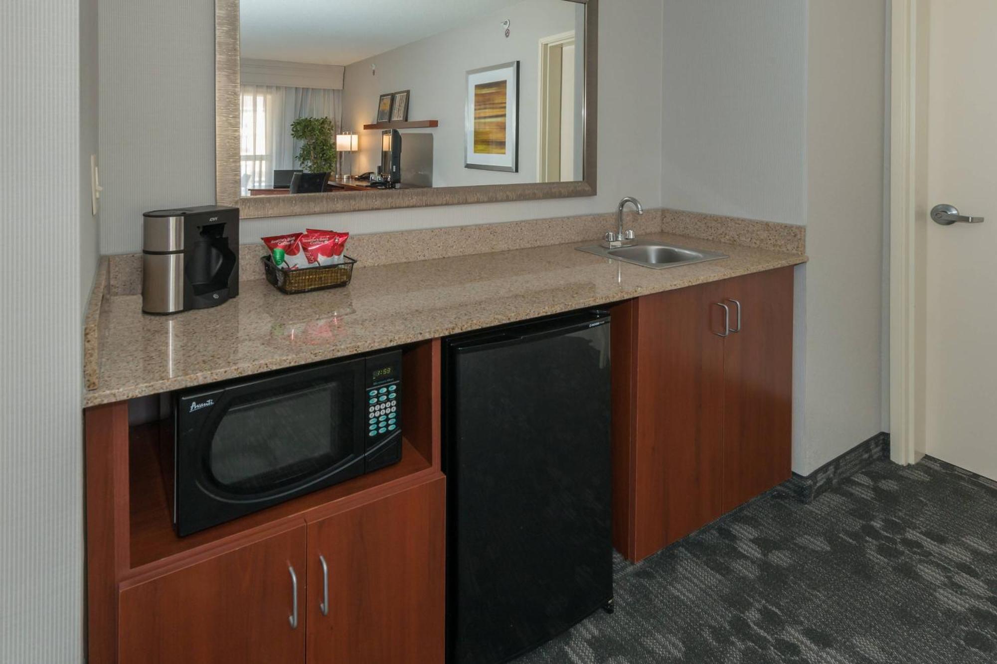 Courtyard By Marriott Panama City Exterior photo